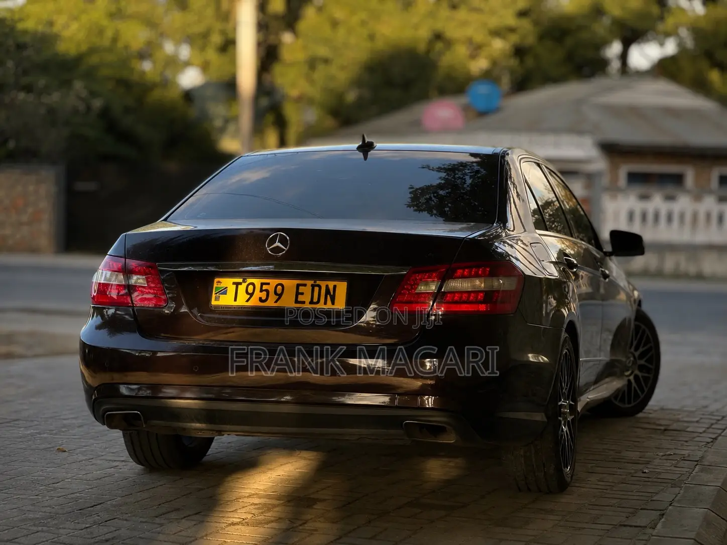 Mercedes-Benz E200 2012 Maroon