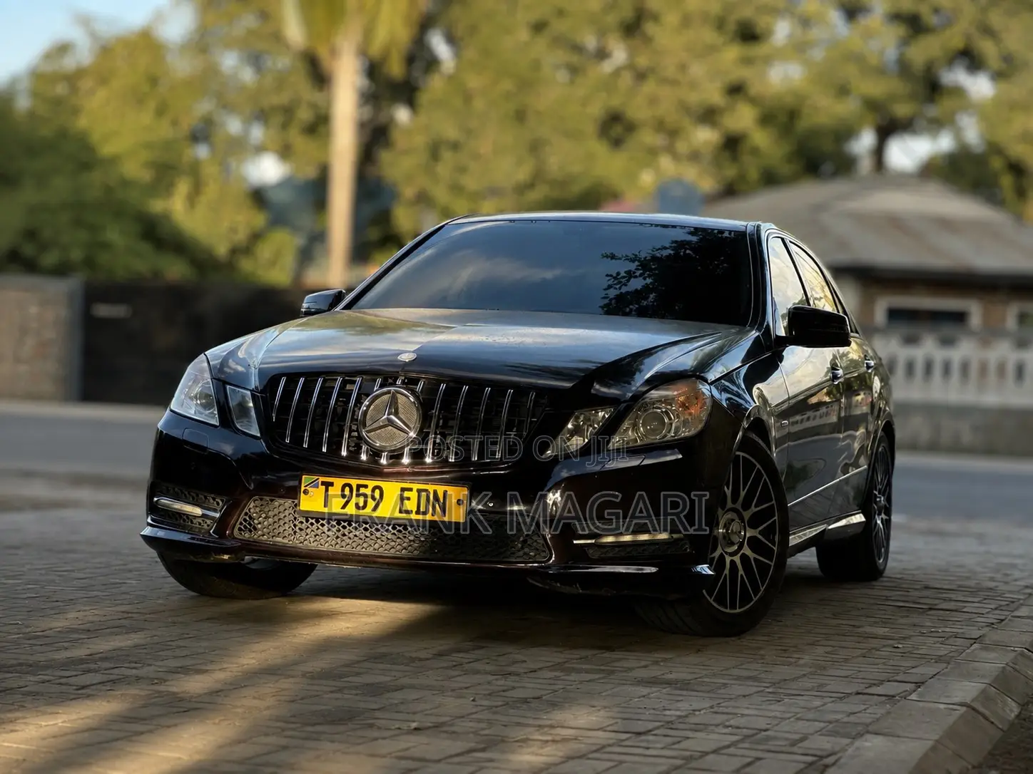 Mercedes-Benz E200 2012 Maroon