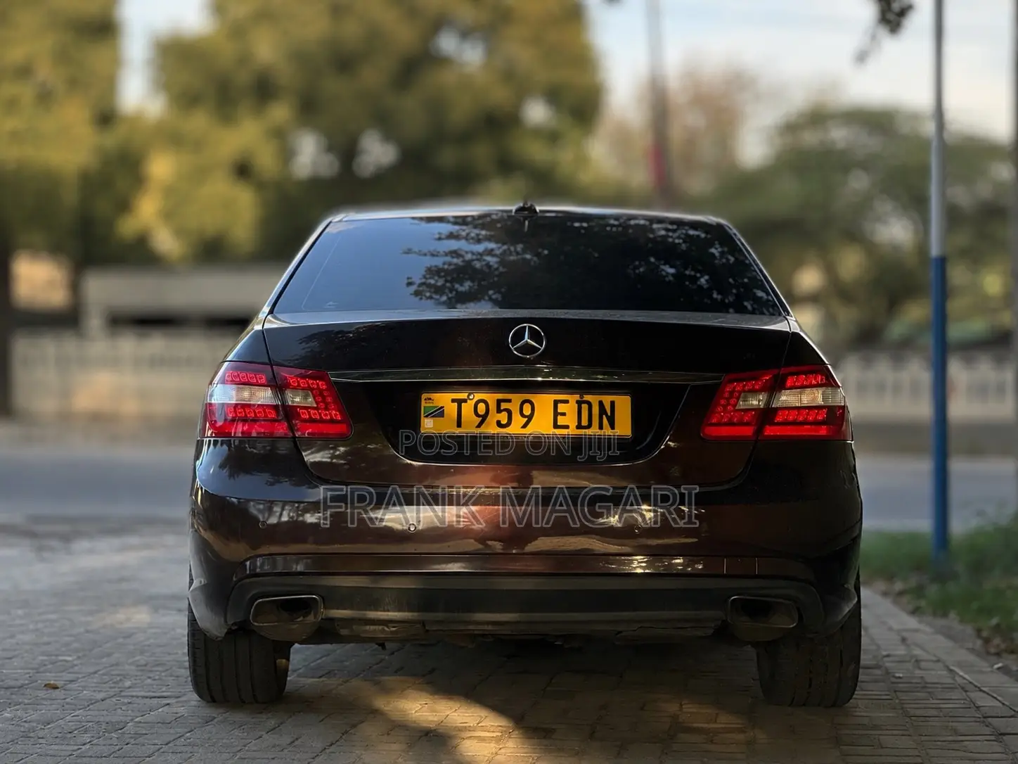 Mercedes-Benz E200 2012 Maroon
