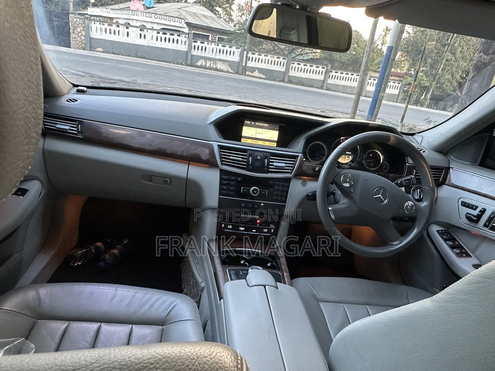 Mercedes-Benz E200 2012 Maroon