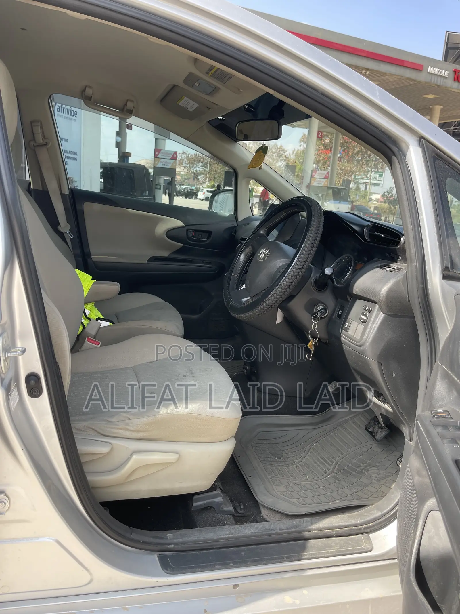 Toyota Wish 2010 Silver