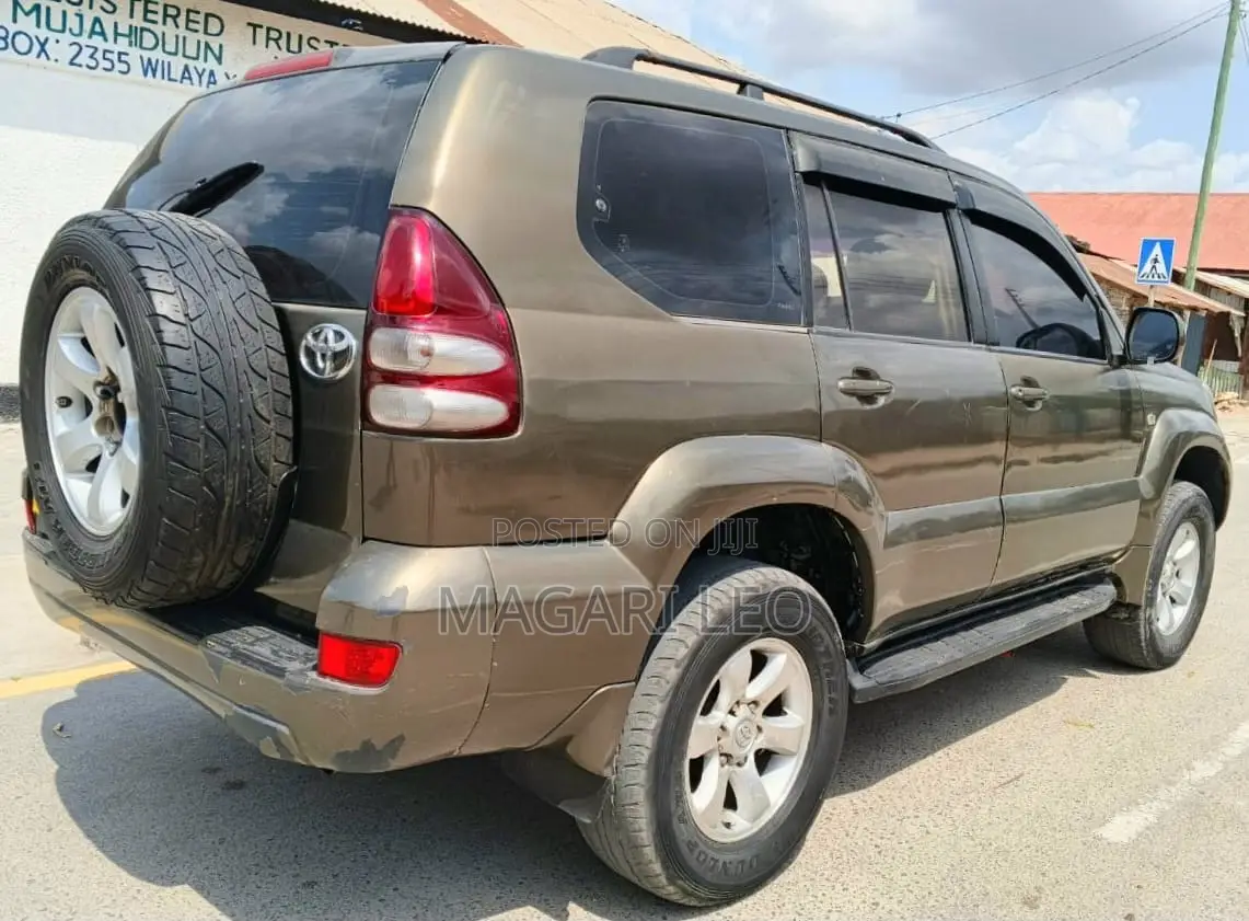 Toyota Land Cruiser Prado 3.4 5dr 2005 Gold