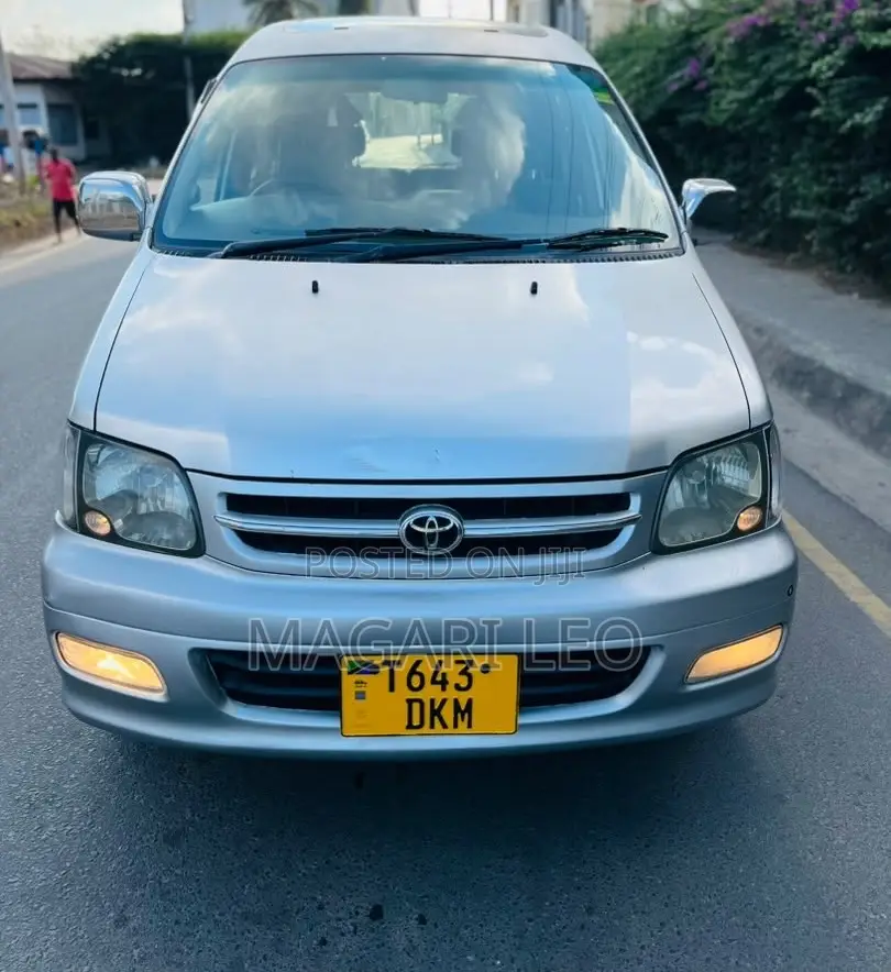 Toyota Noah 2.0 FWD (8 Seater) 2001 Silver