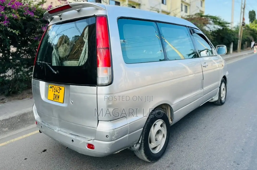 Toyota Noah 2.0 FWD (8 Seater) 2001 Silver
