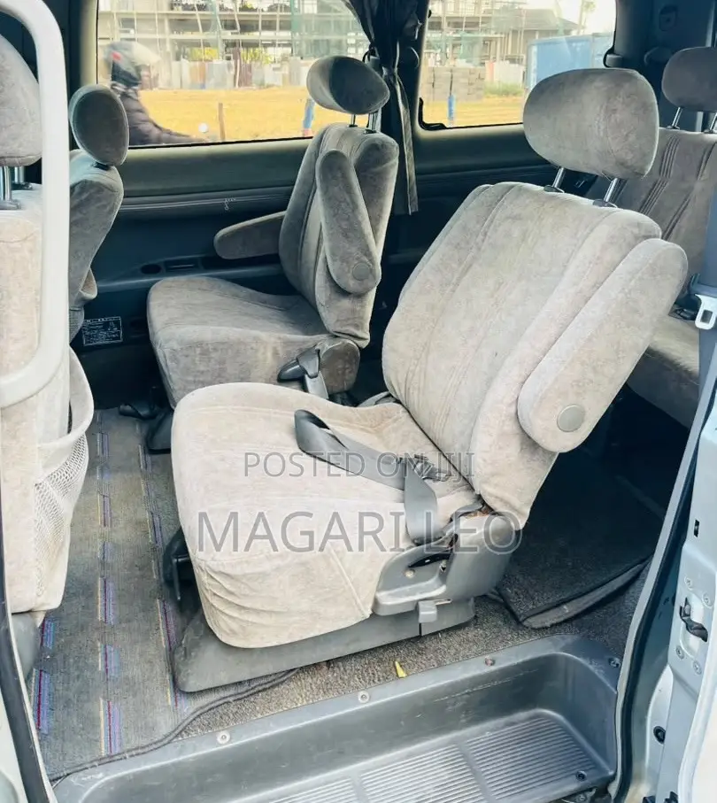 Toyota Noah 2.0 FWD (8 Seater) 2001 Silver