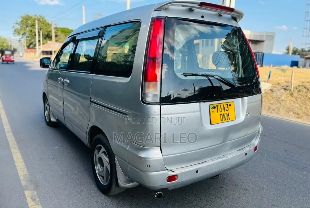 Toyota Noah 2.0 FWD (8 Seater) 2001 Silver