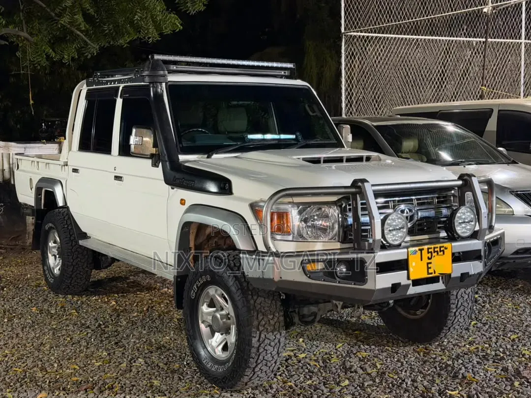 Toyota Land Cruiser 2017 White