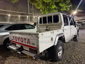 Toyota Land Cruiser 2017 White