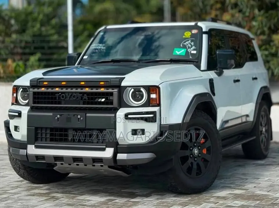 Toyota Land Cruiser Prado 2026 Off white