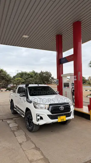 Toyota Hilux 2019 White