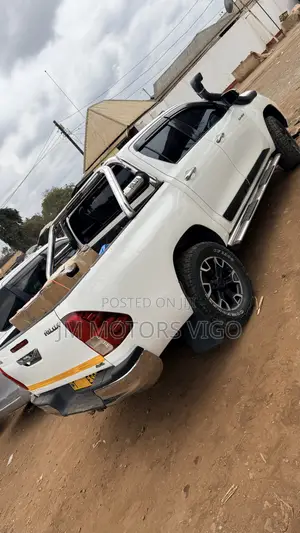 Toyota Hilux 2019 White