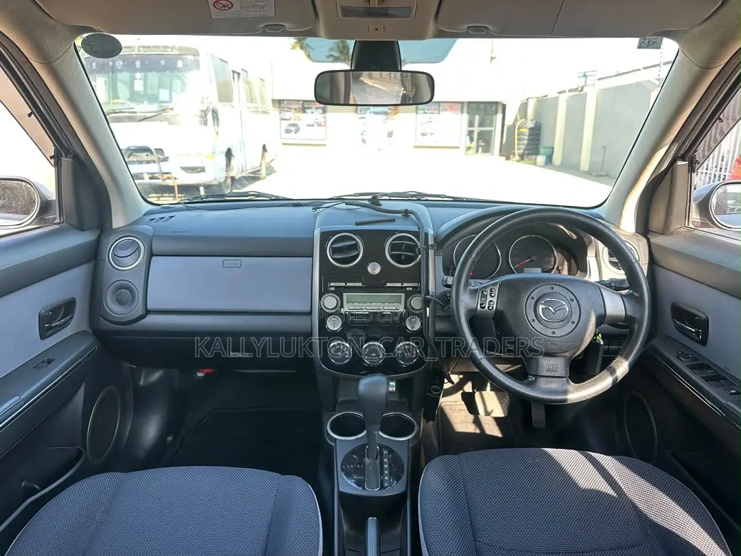Mazda Verisa 2010 Silver