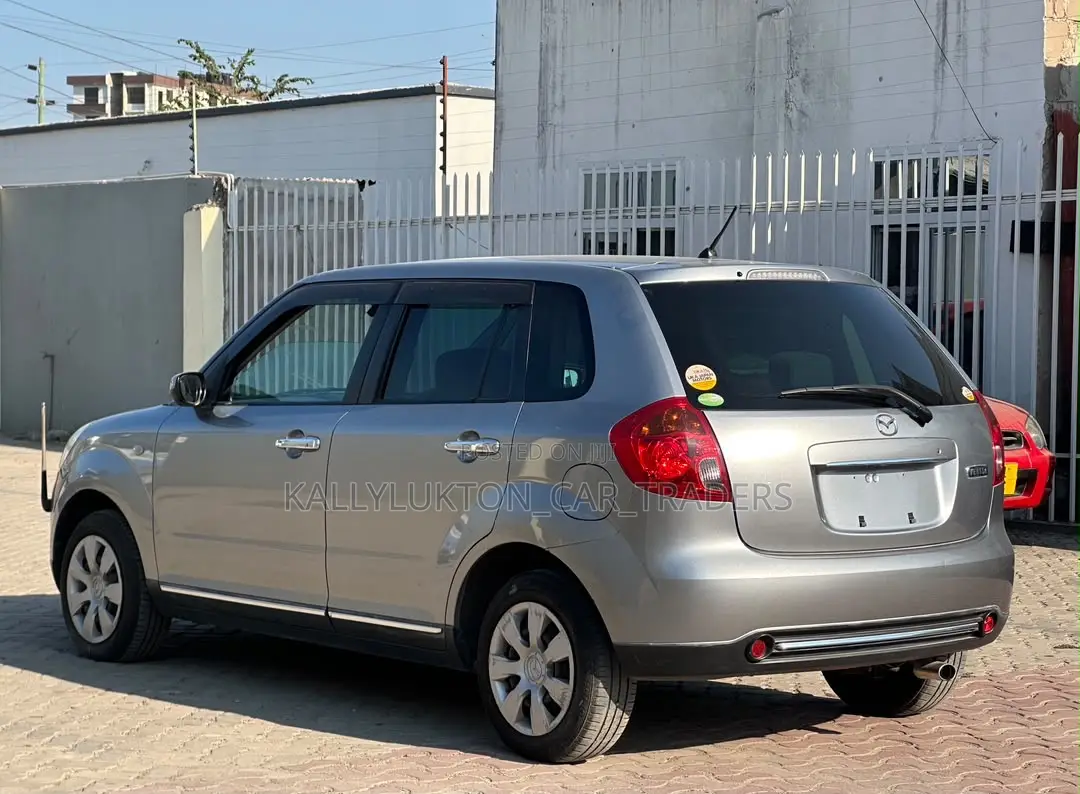 Mazda Verisa 2010 Silver