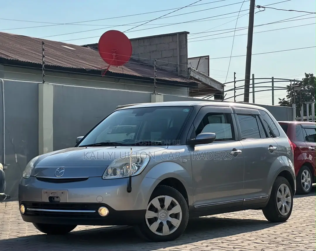 Mazda Verisa 2010 Silver