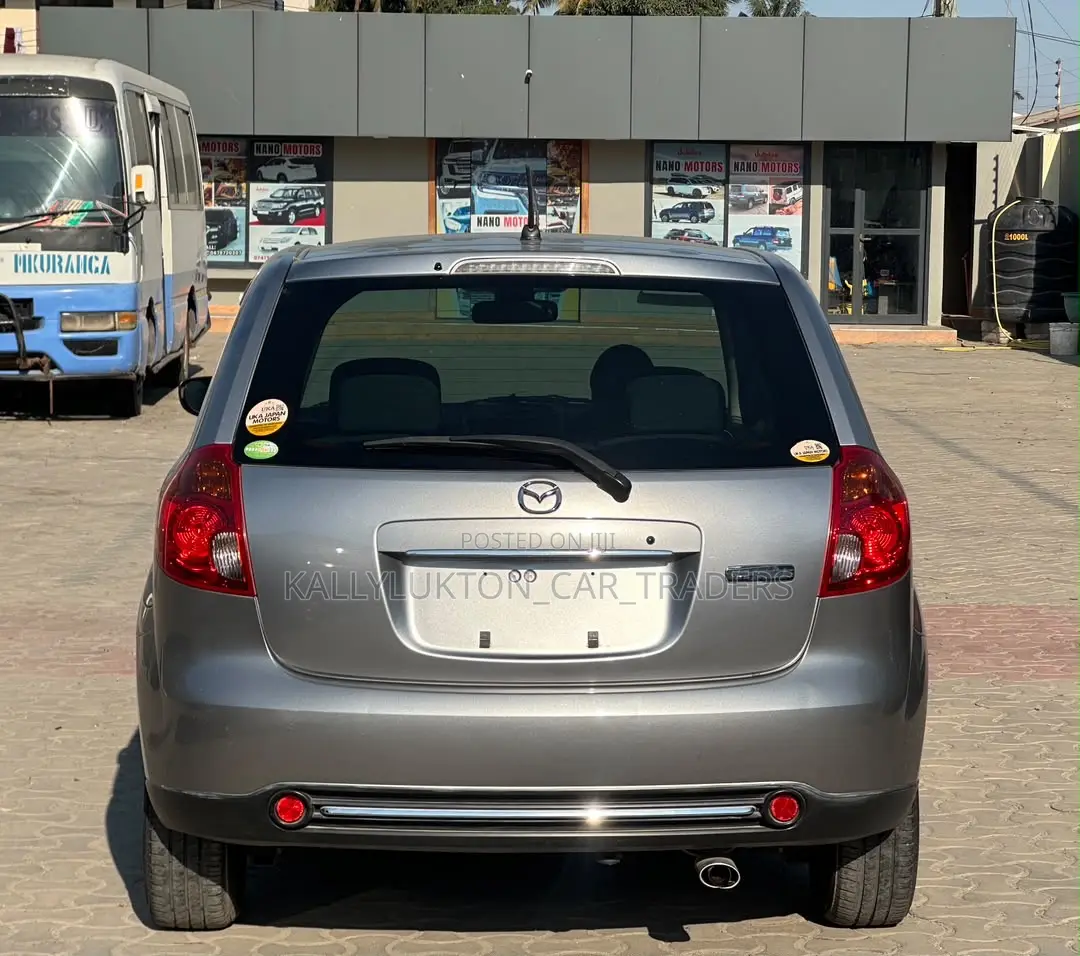 Mazda Verisa 2010 Silver