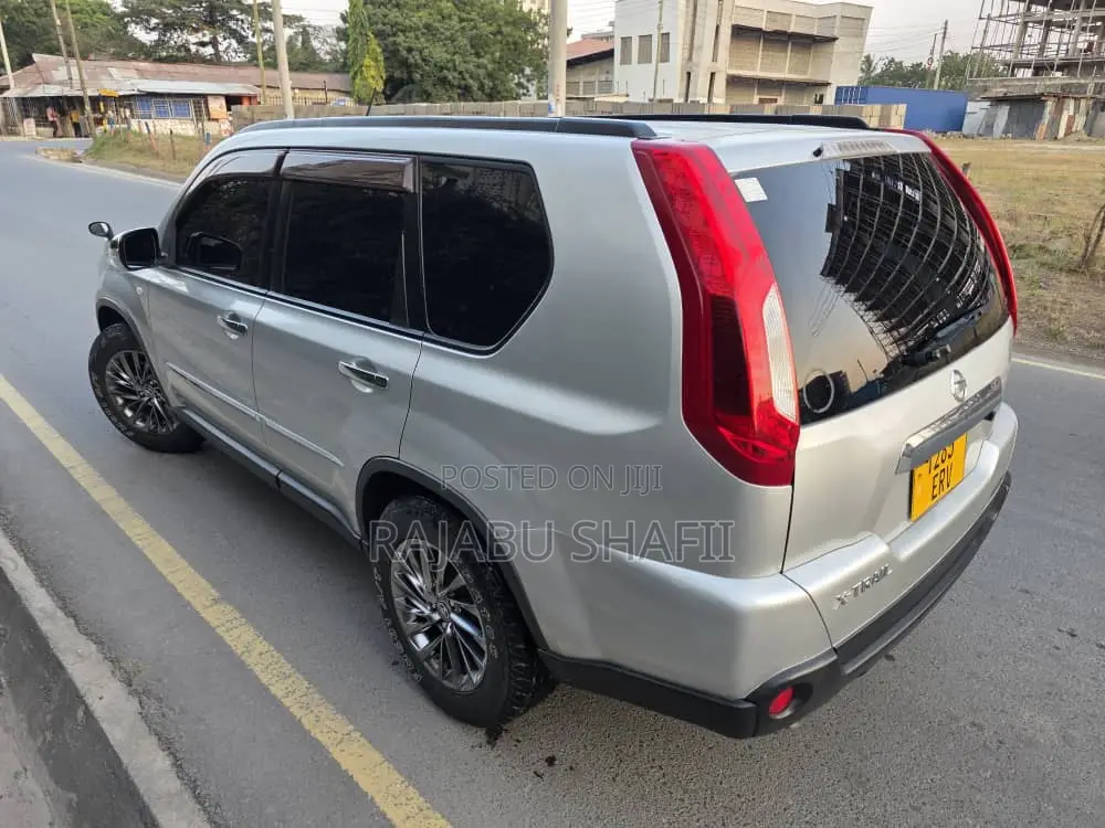 Nissan X-Trail 2.0 Petrol XE 2011 Silver