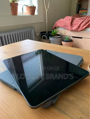 New Apple iPad 5 (2022) 64 GB