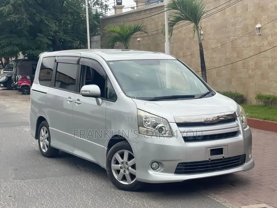 Toyota Noah 2008 Silver