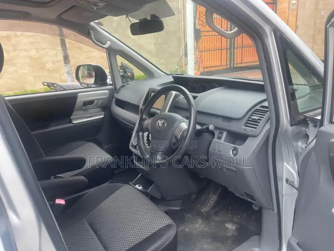 Toyota Noah 2008 Silver
