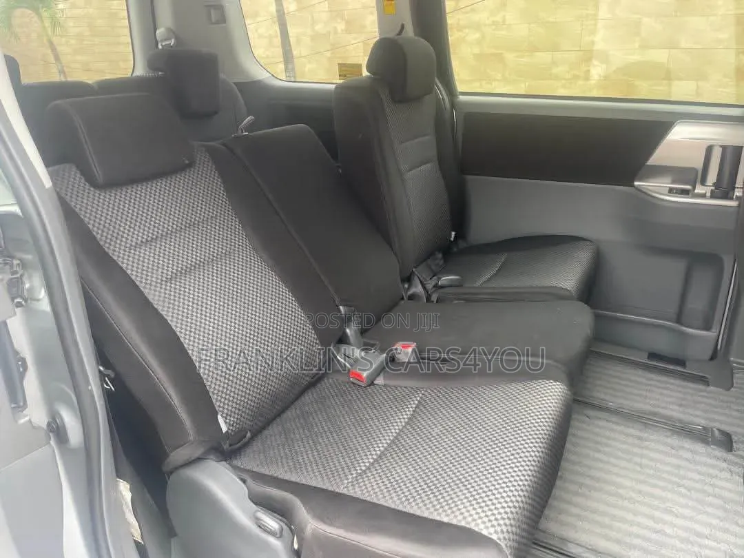 Toyota Noah 2008 Silver