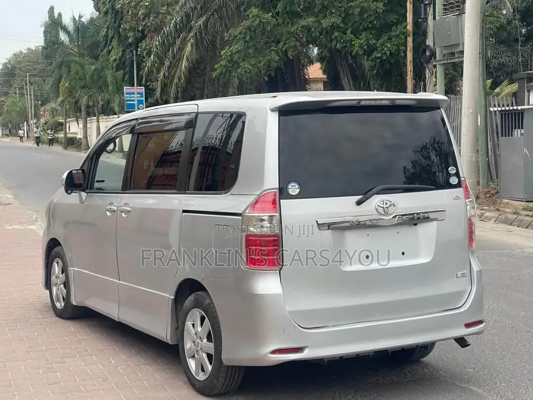 Toyota Noah 2008 Silver