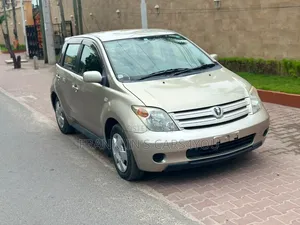 Toyota IST 2003 Silver