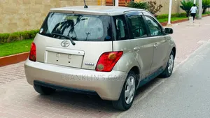 Toyota IST 2003 Silver