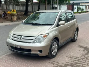 Toyota IST 2003 Silver