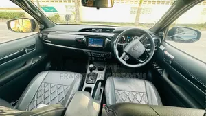 Toyota Hilux 2019 Black