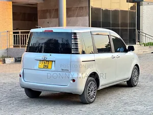 Toyota Sienta 2005 Silver