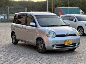 Toyota Sienta 2005 Silver