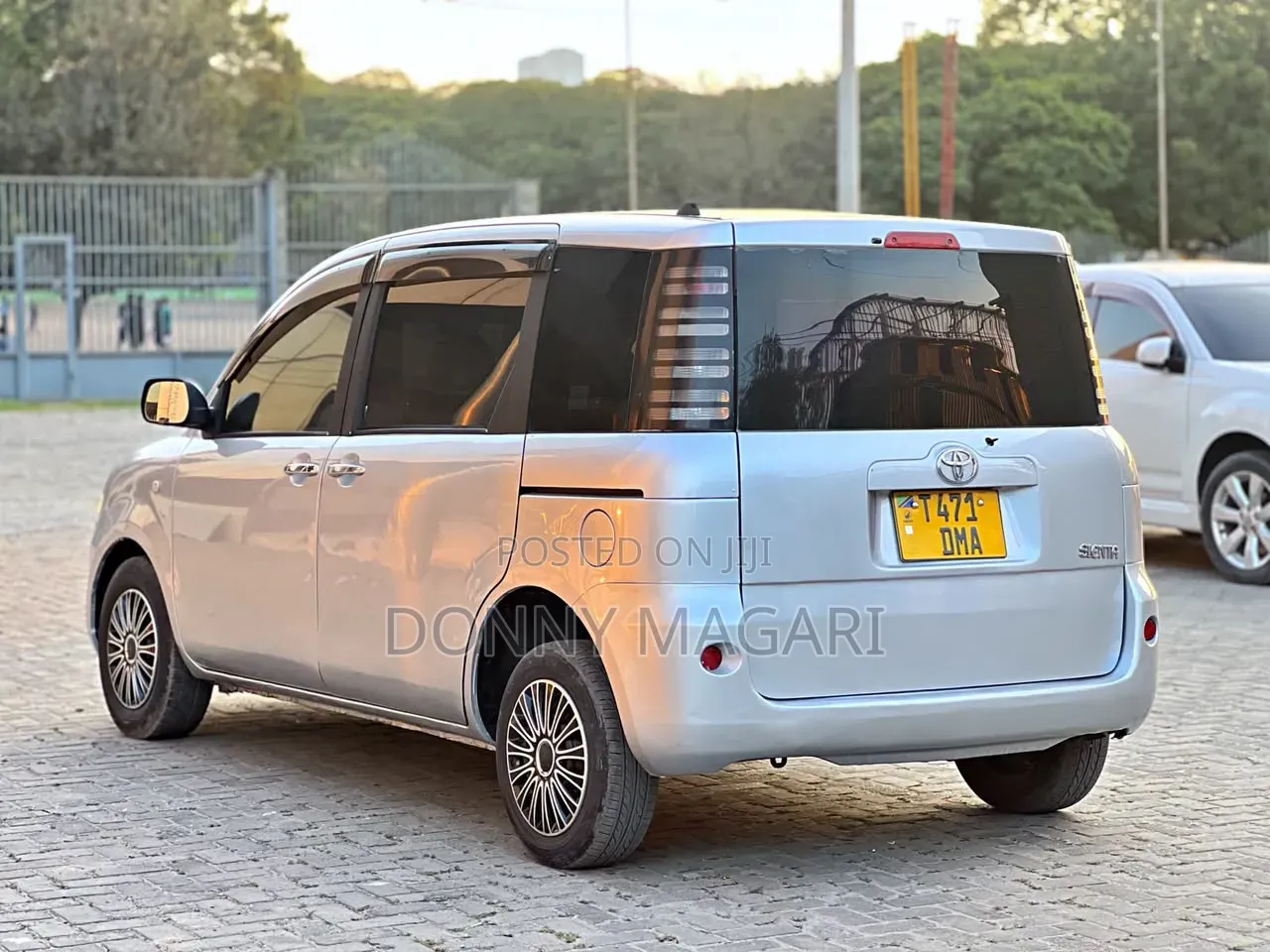 Toyota Sienta 2005 Silver