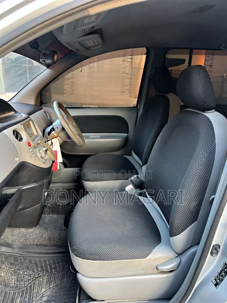 Toyota Sienta 2005 Silver