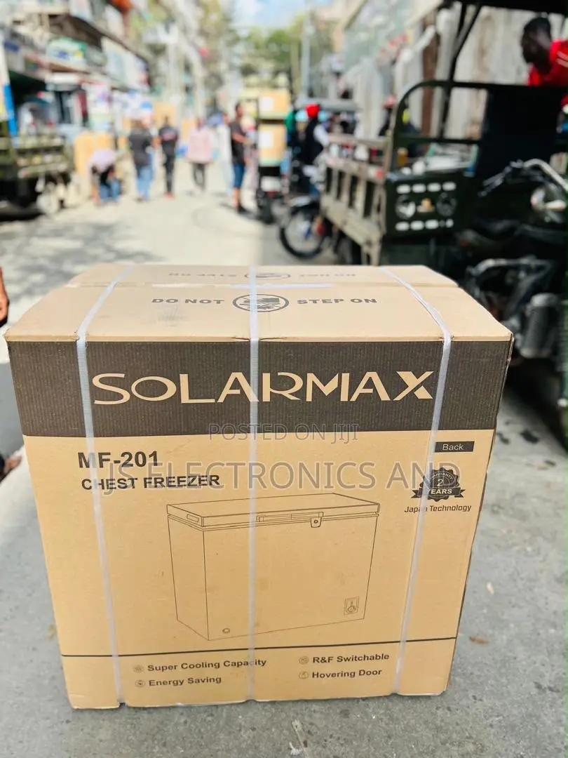 Solarmax Chest Freezer 200 Liter Single Door