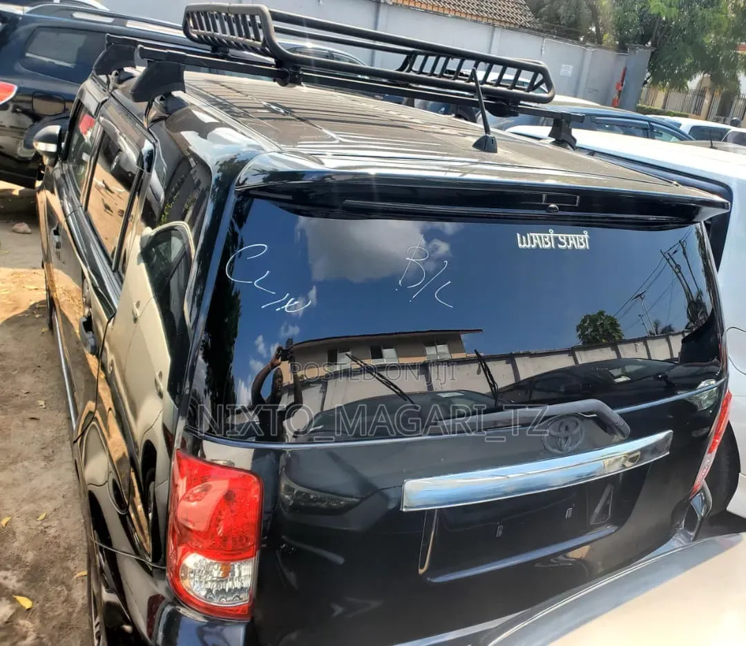 Toyota Corolla Rumion 2010 Black