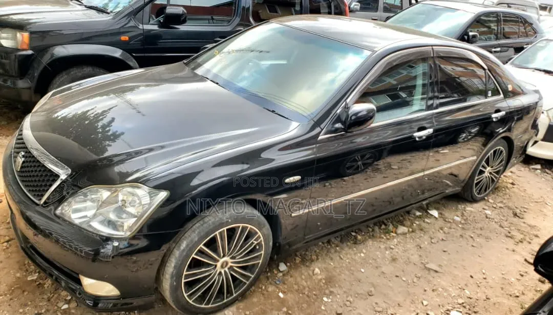 Toyota Crown Royale 2005 Black