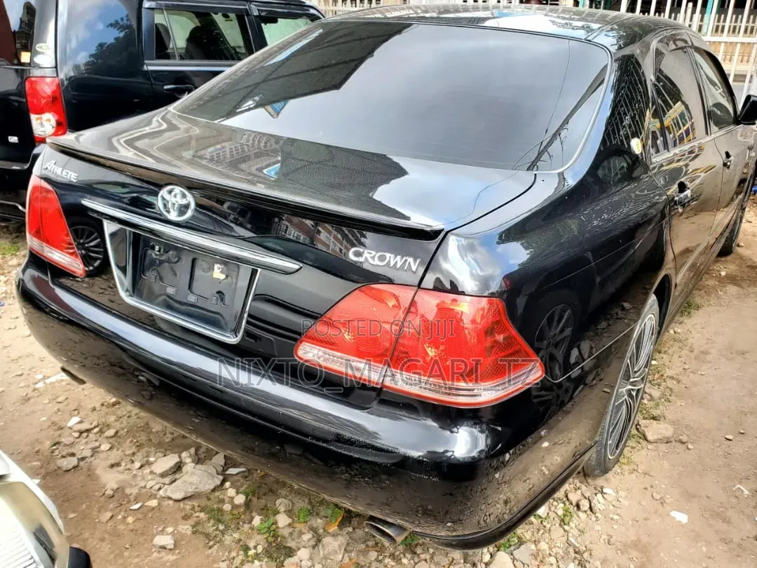 Toyota Crown Royale 2005 Black