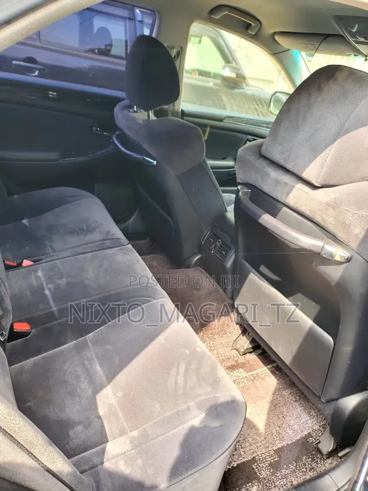 Toyota Crown Royale 2005 Black