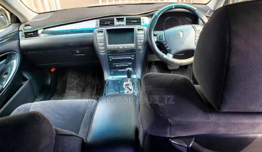 Toyota Crown Royale 2005 Black