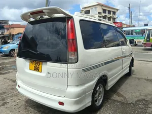 Toyota Noah 2002 White
