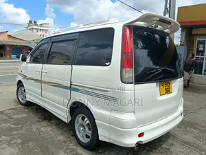 Toyota Noah 2002 White