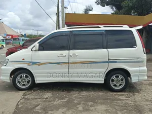 Toyota Noah 2002 White