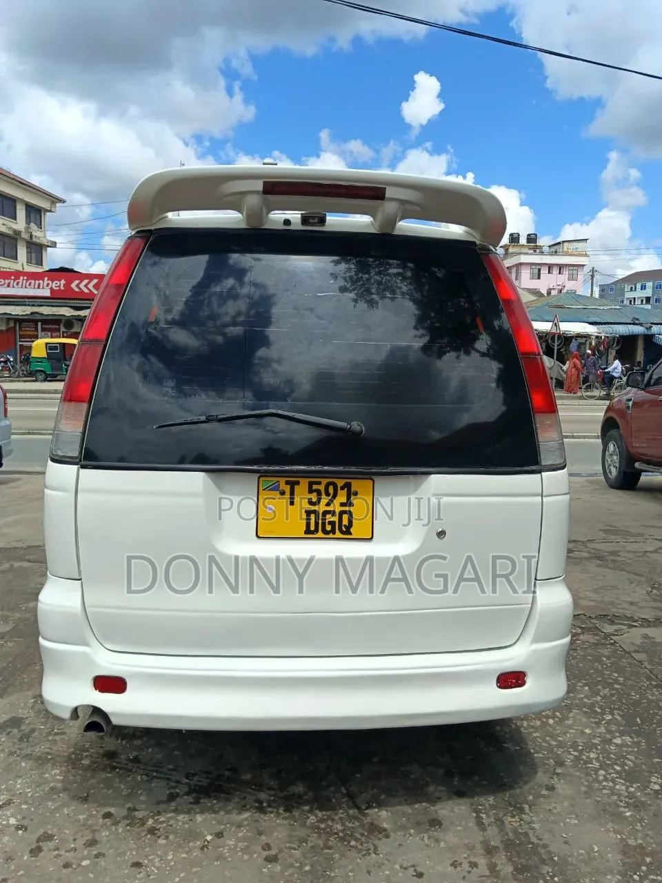 Toyota Noah 2002 White