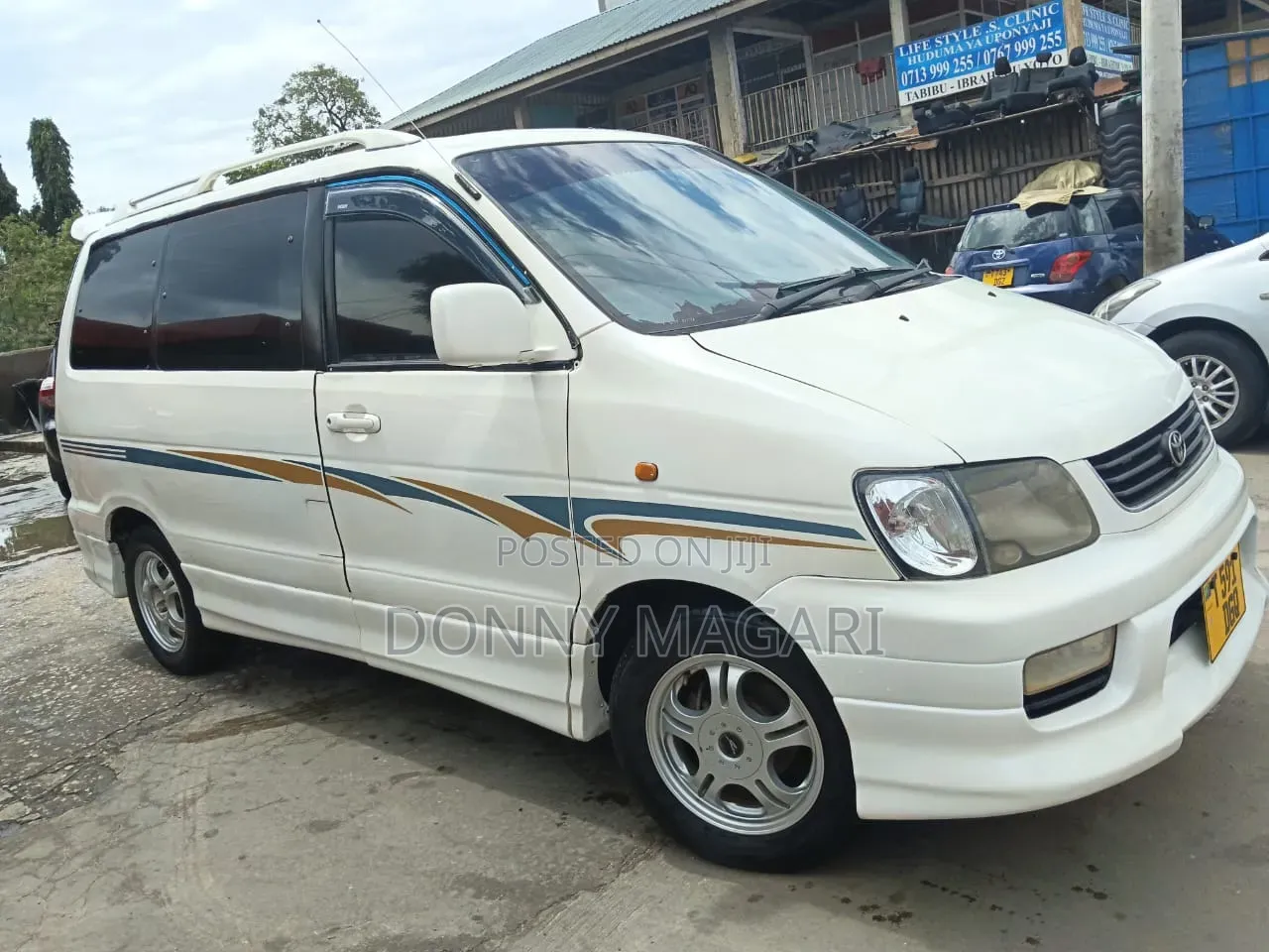 Toyota Noah 2002 White