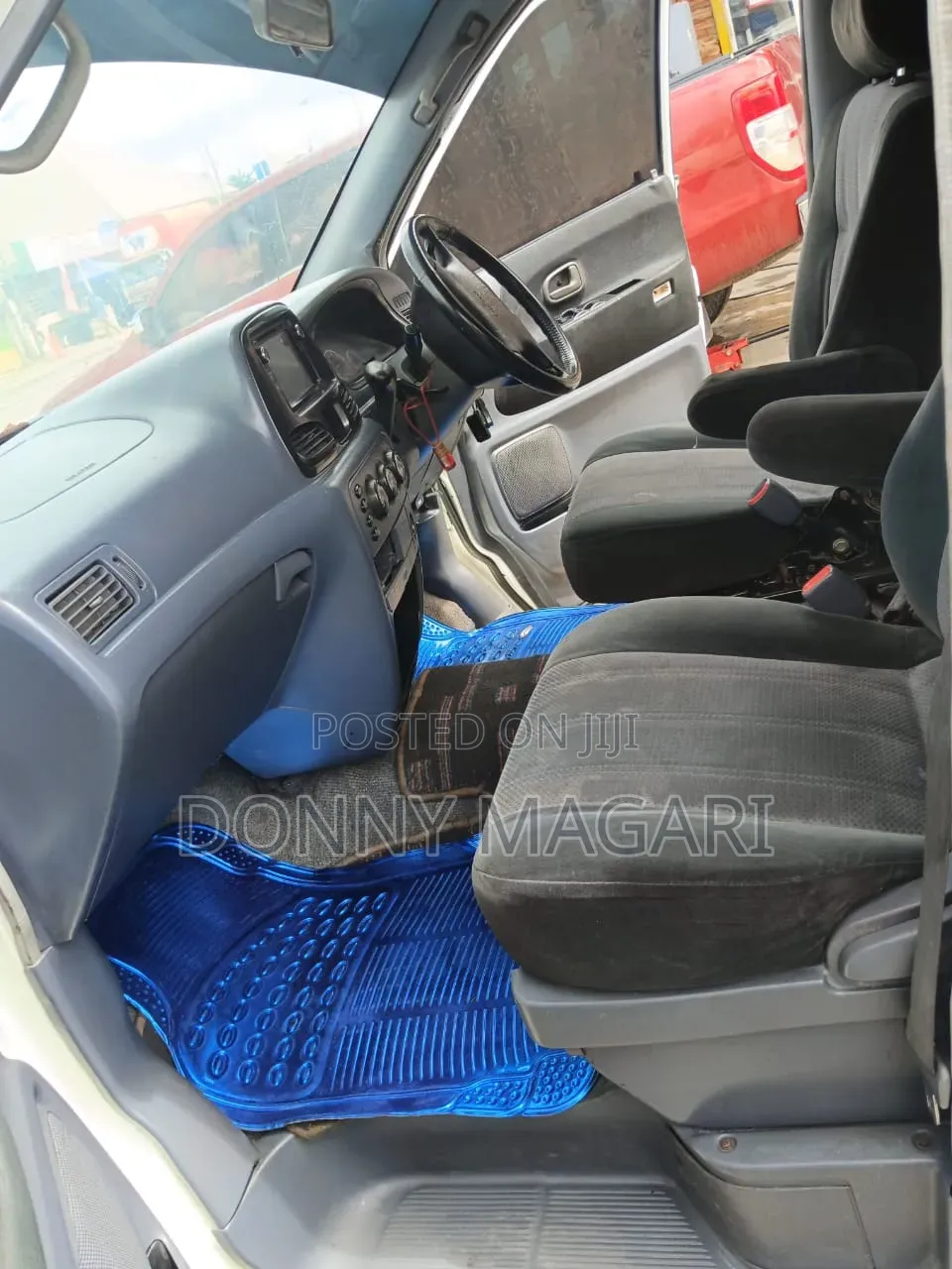 Toyota Noah 2002 White