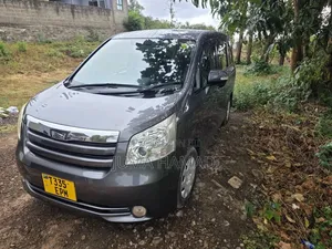 Toyota Noah 2009 Gray