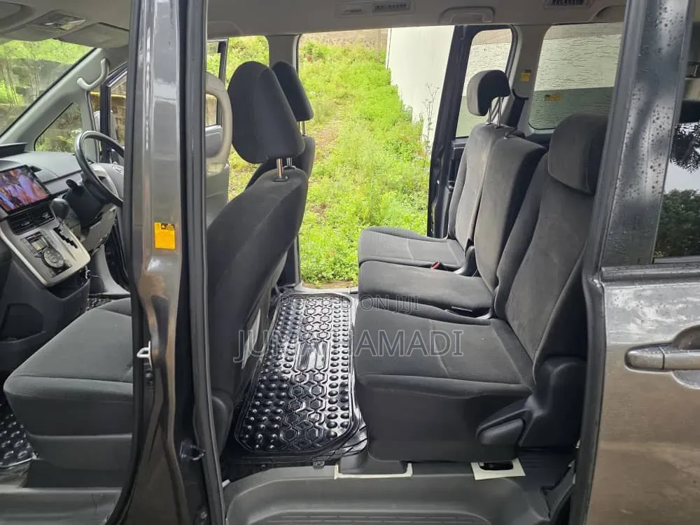 Toyota Noah 2009 Gray