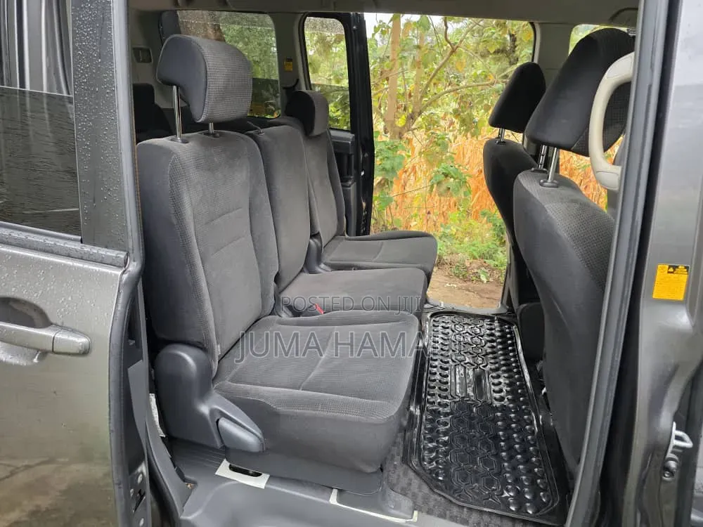 Toyota Noah 2009 Gray