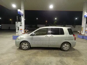 Toyota Raum 2005 Silver