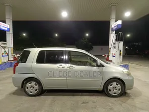 Toyota Raum 2005 Silver